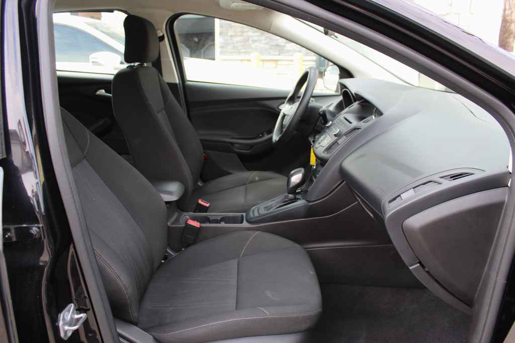Used 2017 Ford Focus SE image 27