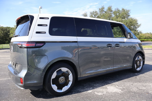 Used 2025 Volkswagen ID. Buzz Pro S RWD image 8