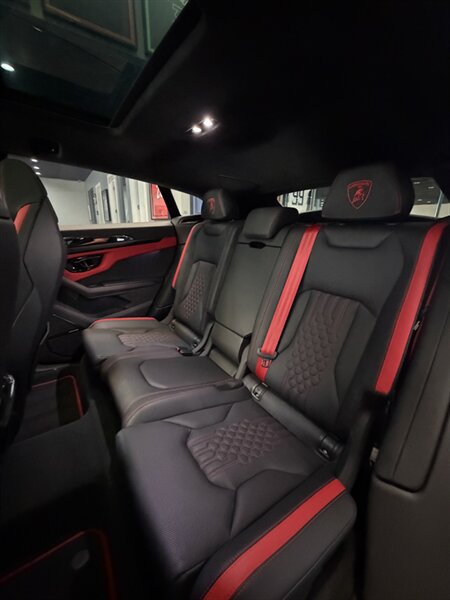 Used 2025 Lamborghini Urus SE AWD/4WD image 13