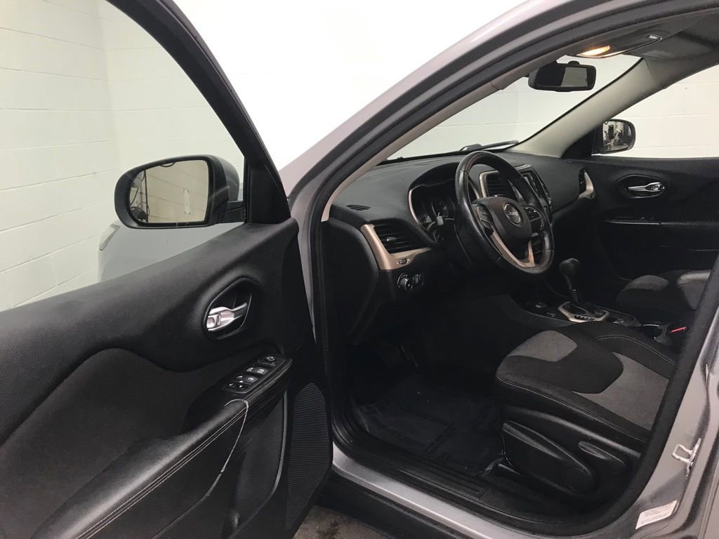 Used 2014 Jeep Cherokee Latitude image 11