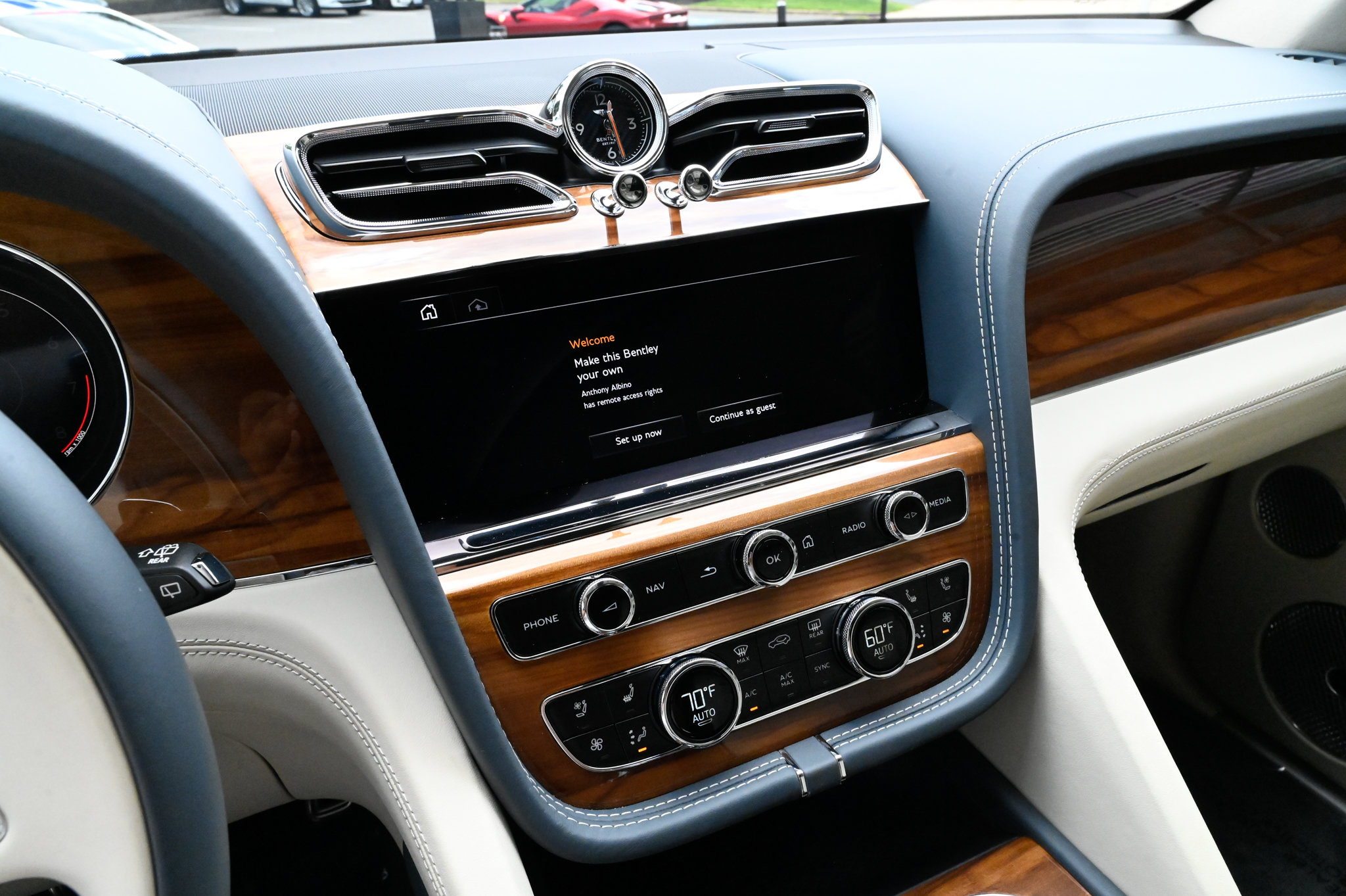 Used 2023 Bentley Bentayga AWD/4WD image 27