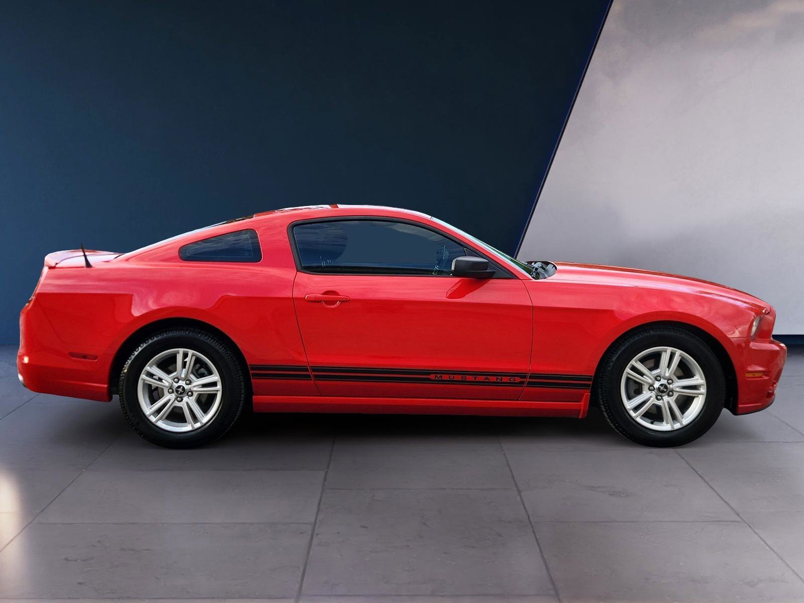 Used 2013 Ford Mustang Coupe RWD image 6