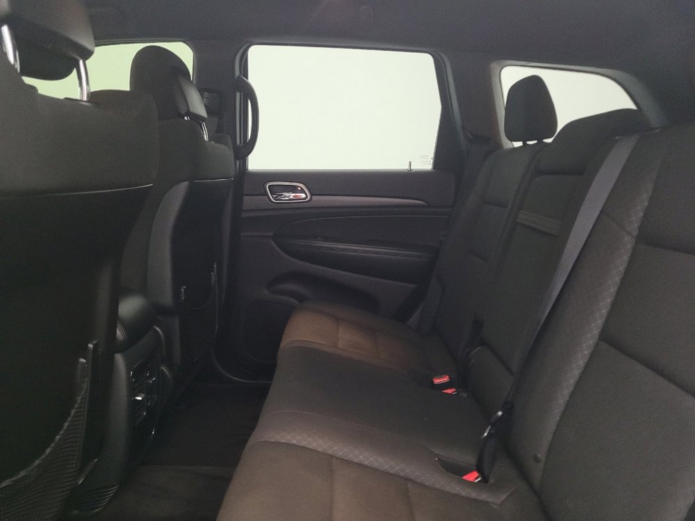 Used 2018 Jeep Grand Cherokee Laredo image 18