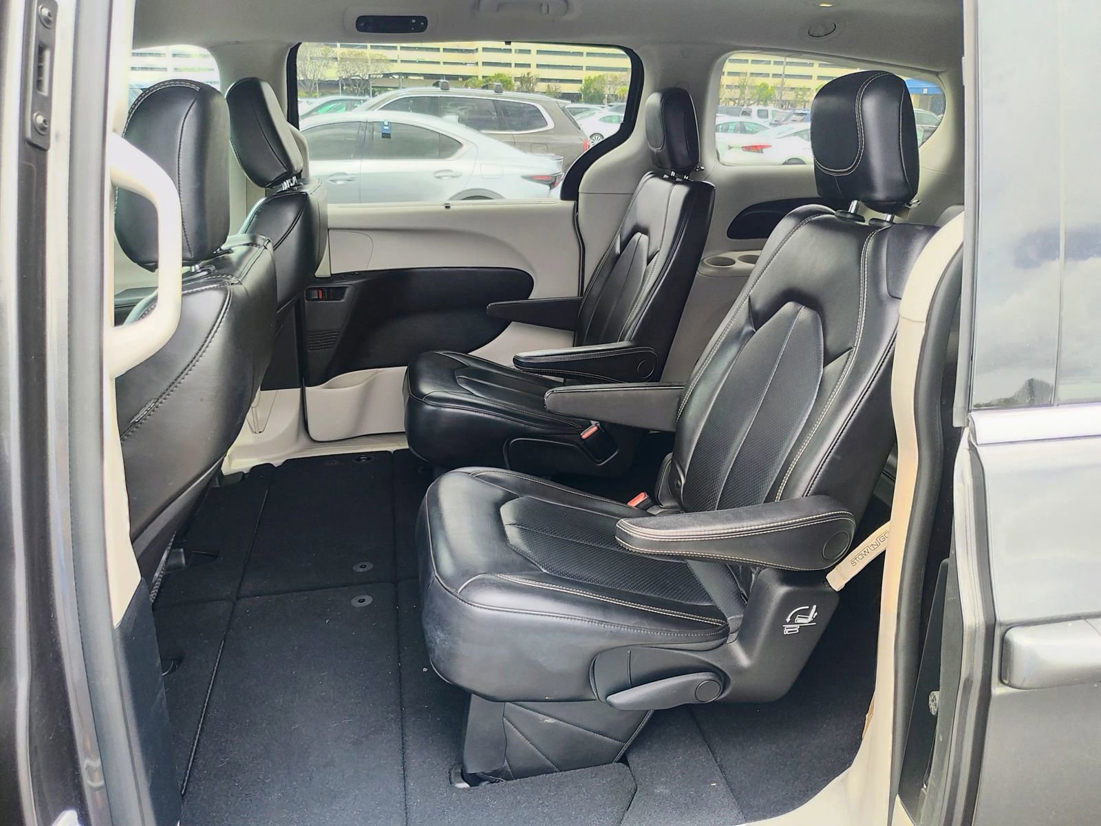 Used 2020 Chrysler Voyager Lxi FWD image 16