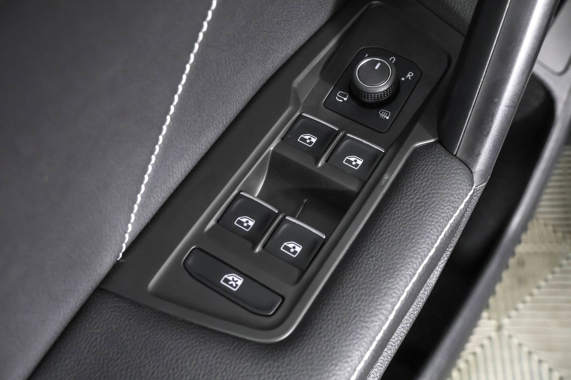 Used 2024 Volkswagen Tiguan SEL R-Line image 37