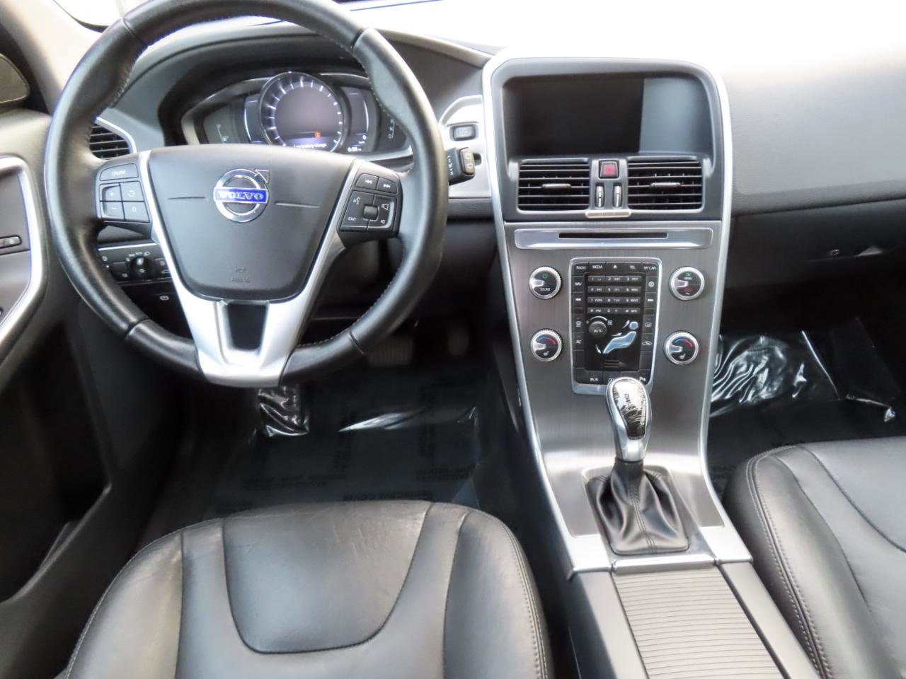 Used 2016 Volvo XC60 T6 w/ Protection Package image 16