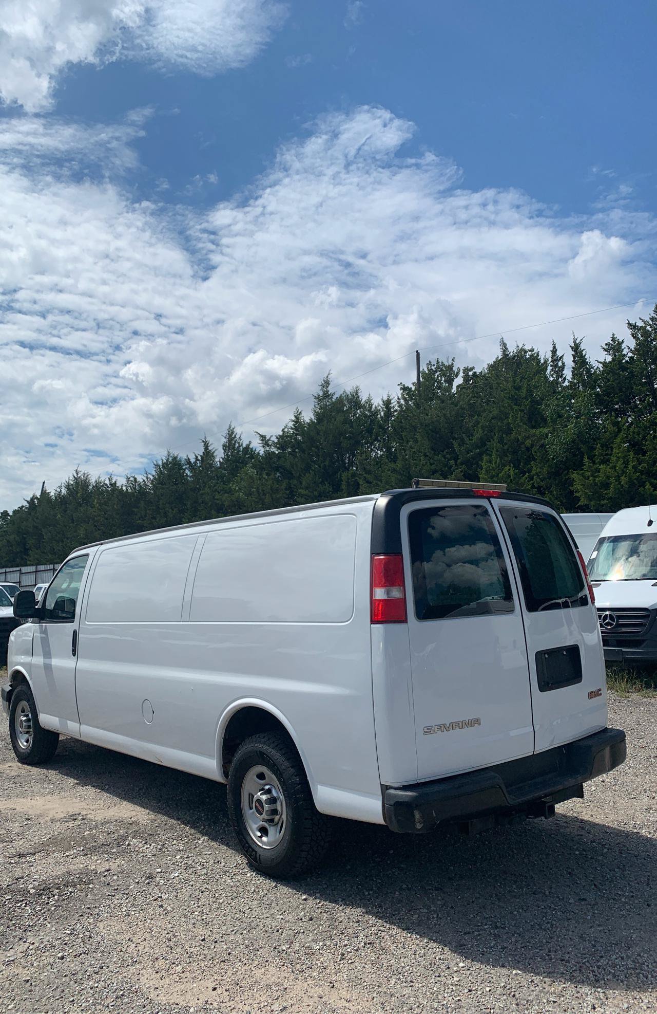 Used 2017 GMC Savana 2500 Extended RWD image 7