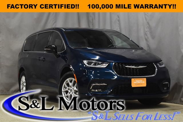 Certified 2025 Chrysler Pacifica Select image 1