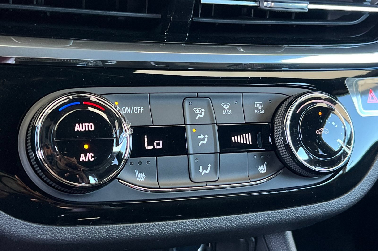 New 2026 Buick Envista Sport Touring w/ Convenience I Package FWD image 18