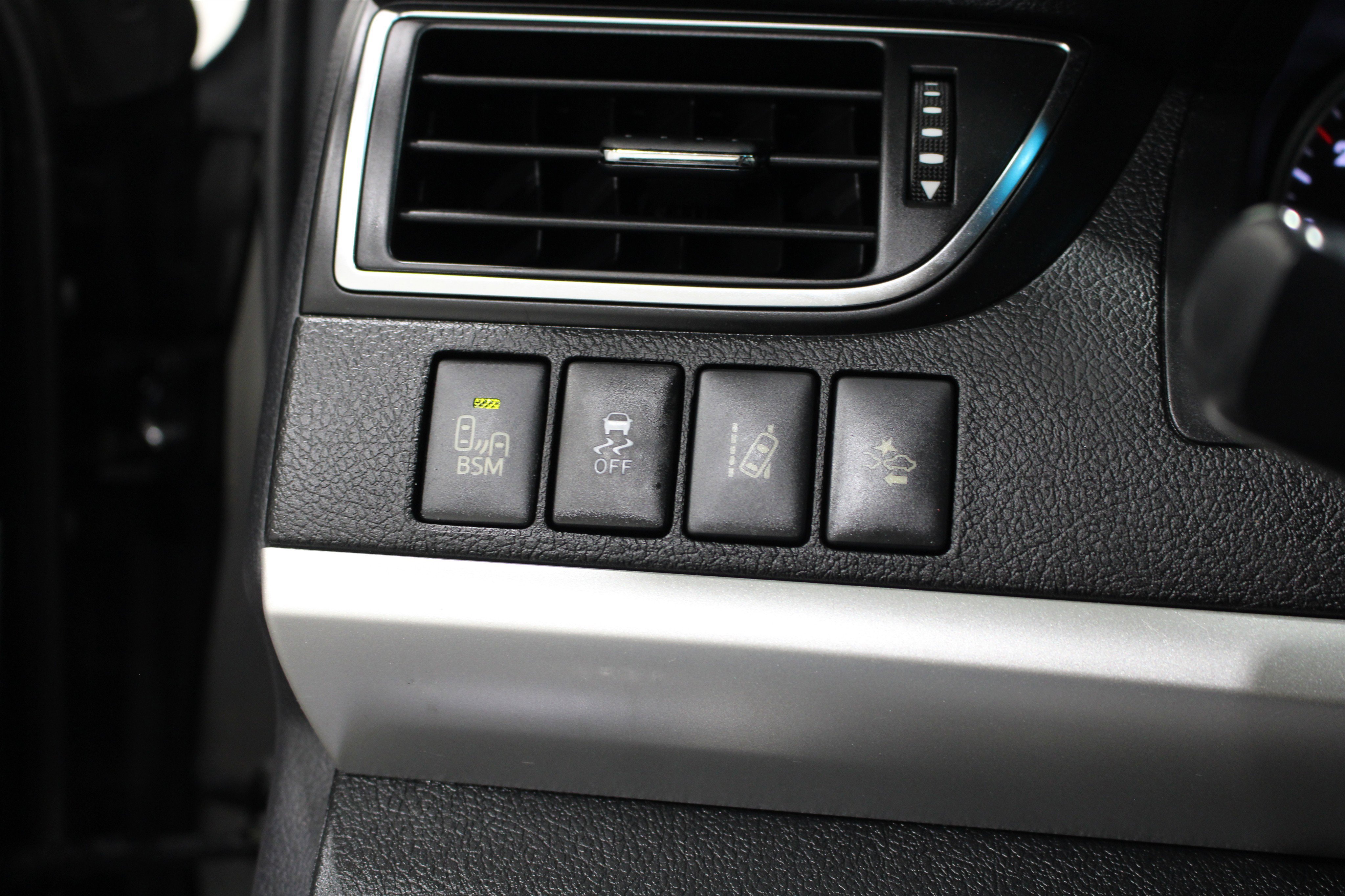 Used 2015 Toyota Camry XSE w/ Advanced Technology Package FWD image 8