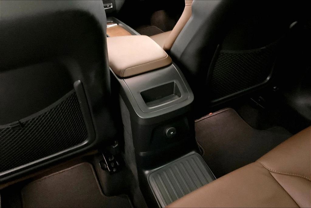 Used 2022 Volvo XC60 T8 Inscription Expression image 10