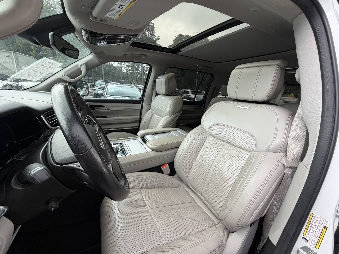 Used 2022 Jeep Grand Wagoneer Series I AWD/4WD image 15