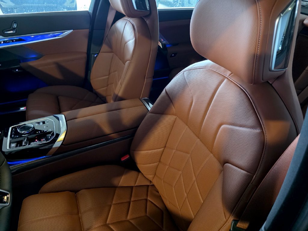 New 2026 BMW 760i xDrive AWD/4WD image 9