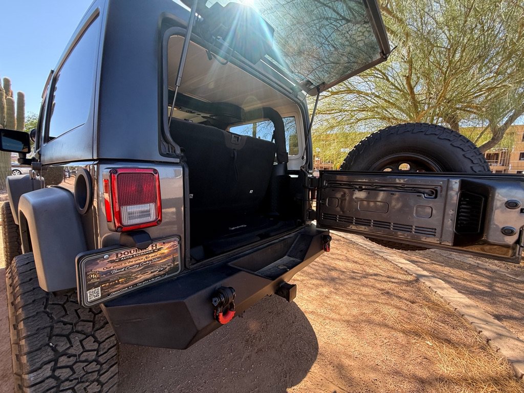 Used 2016 Jeep Wrangler Sport w/ Connectivity Group AWD/4WD image 32