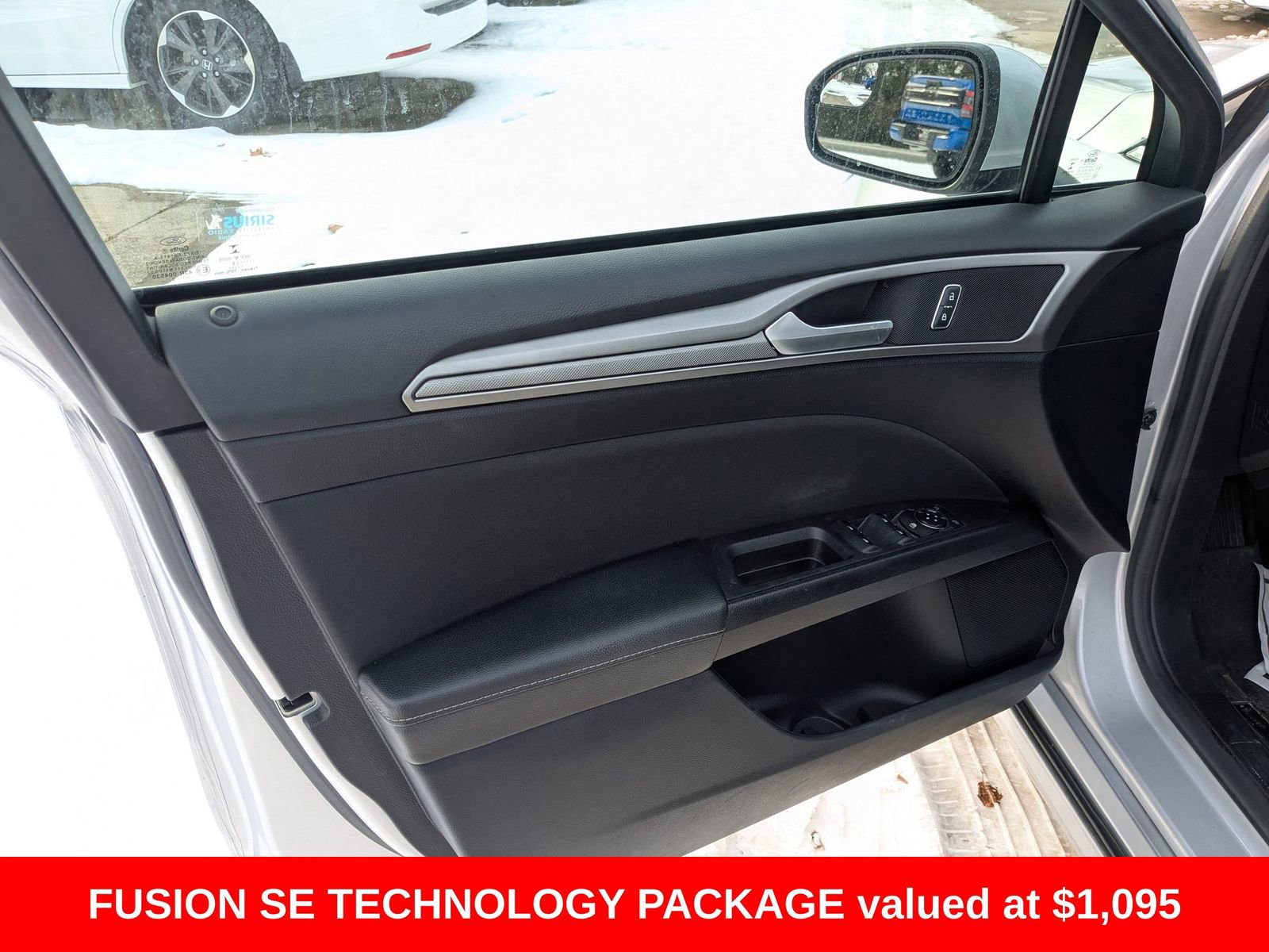 Used 2018 Ford Fusion SE w/ Fusion SE Technology Package image 24