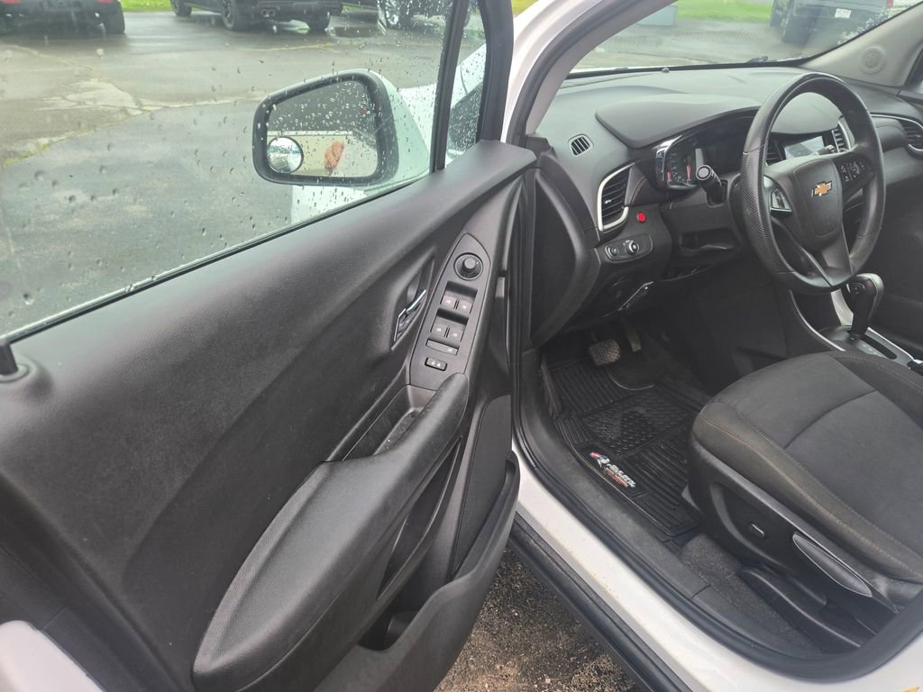 Used 2019 Chevrolet Trax LT AWD/4WD image 6