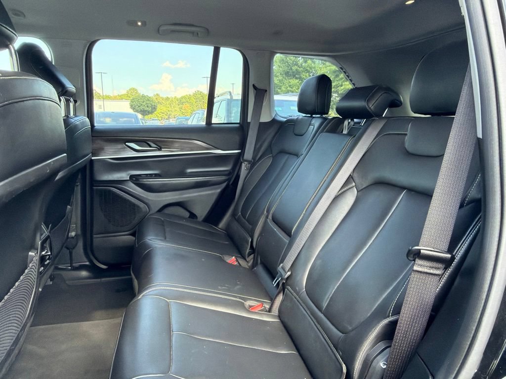 Used 2023 Jeep Grand Cherokee Limited w/ Black Appearance Package AWD/4WD image 24