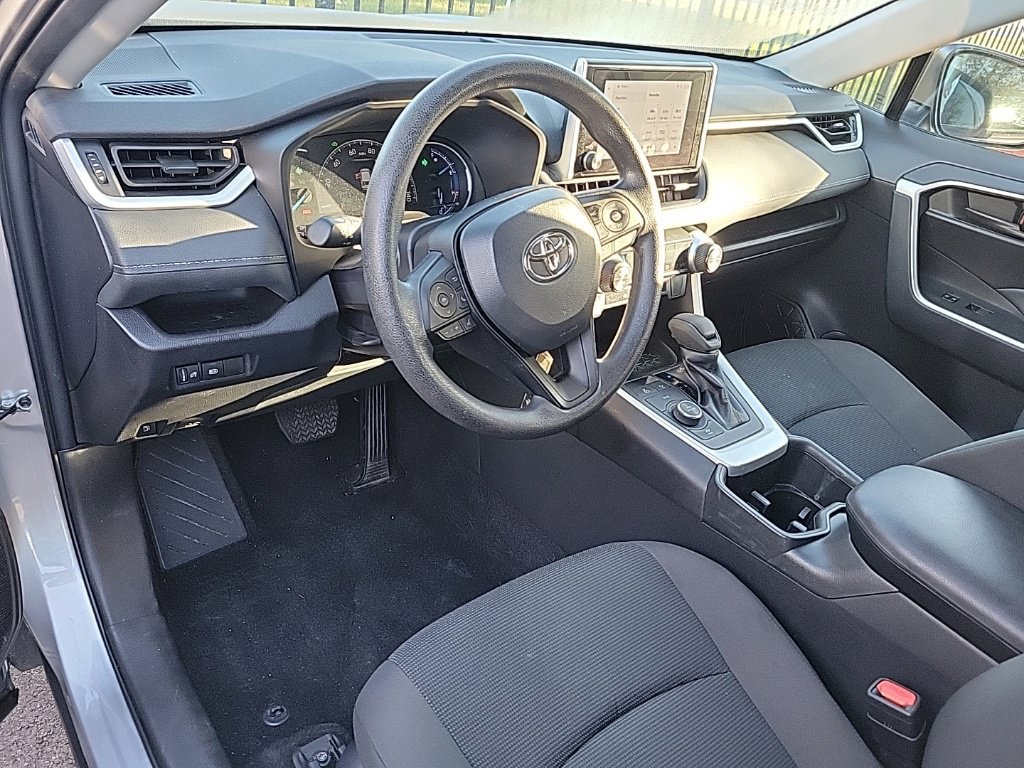 Used 2024 Toyota RAV4 LE AWD/4WD image 7