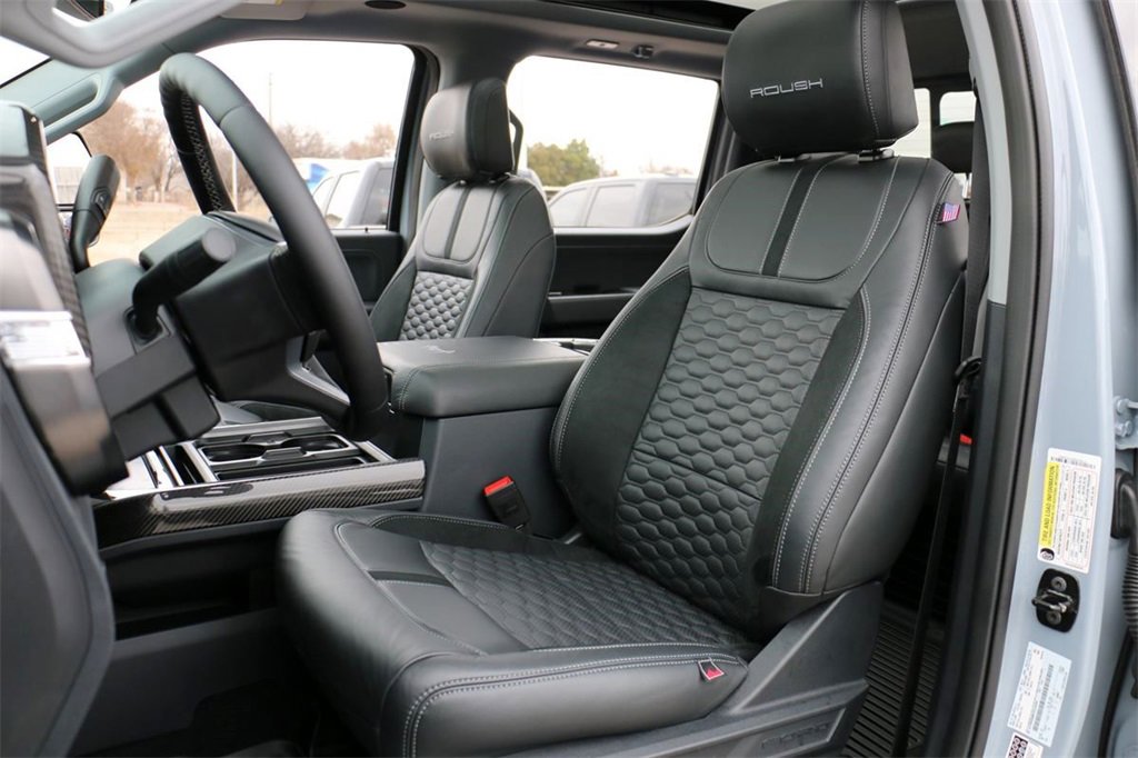 New 2026 Ford F250 Lariat w/ Black Appearance Package image 21