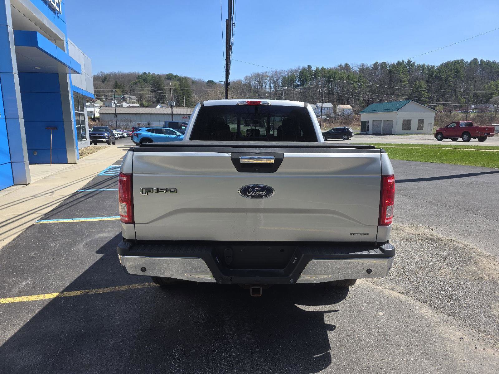 Used 2015 Ford F150 XLT w/ Equipment Group 302A Luxury image 6