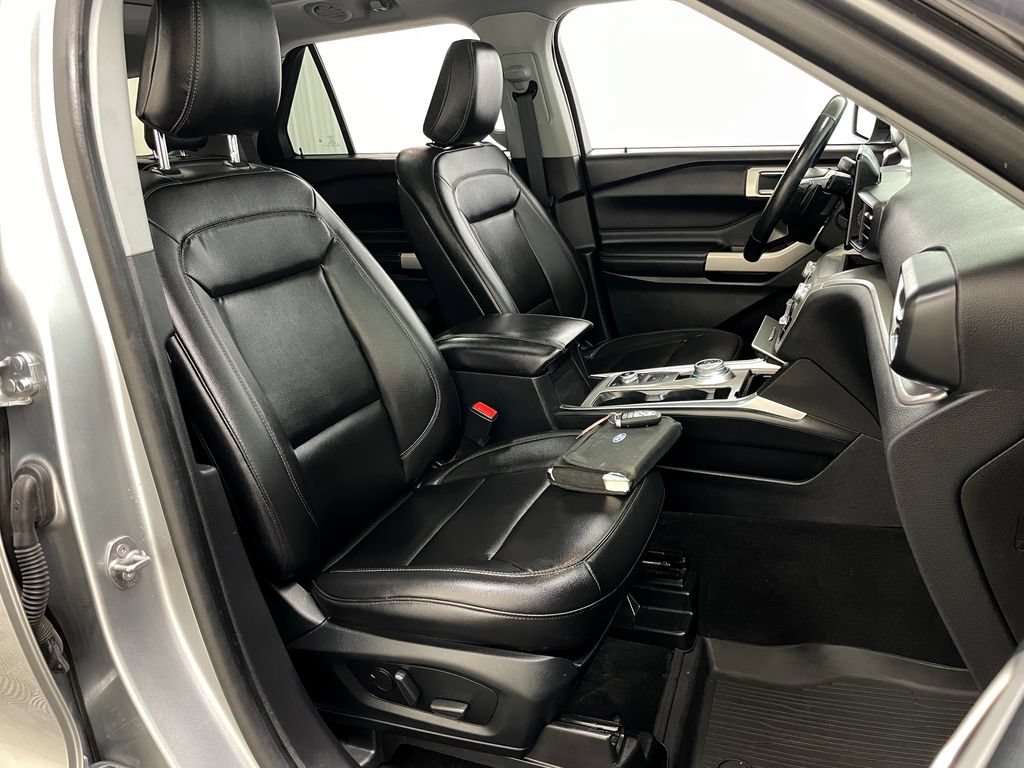 Used 2020 Ford Explorer XLT AWD/4WD image 41