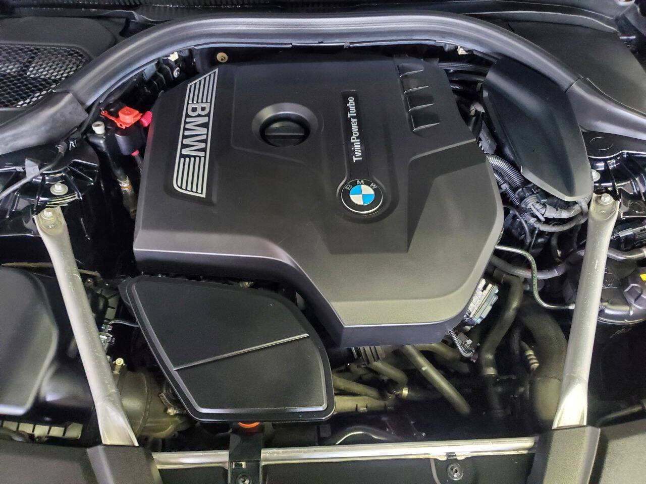Used 2018 BMW 530i xDrive AWD/4WD image 4