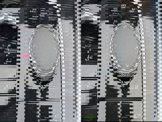 Used 2025 BMW X7 xDrive40i w/ Premium Package image 18