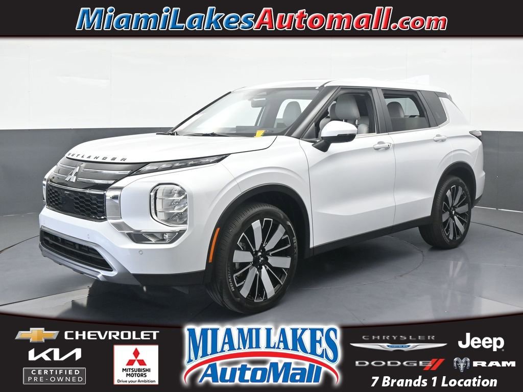Used 2025 Mitsubishi Outlander SE