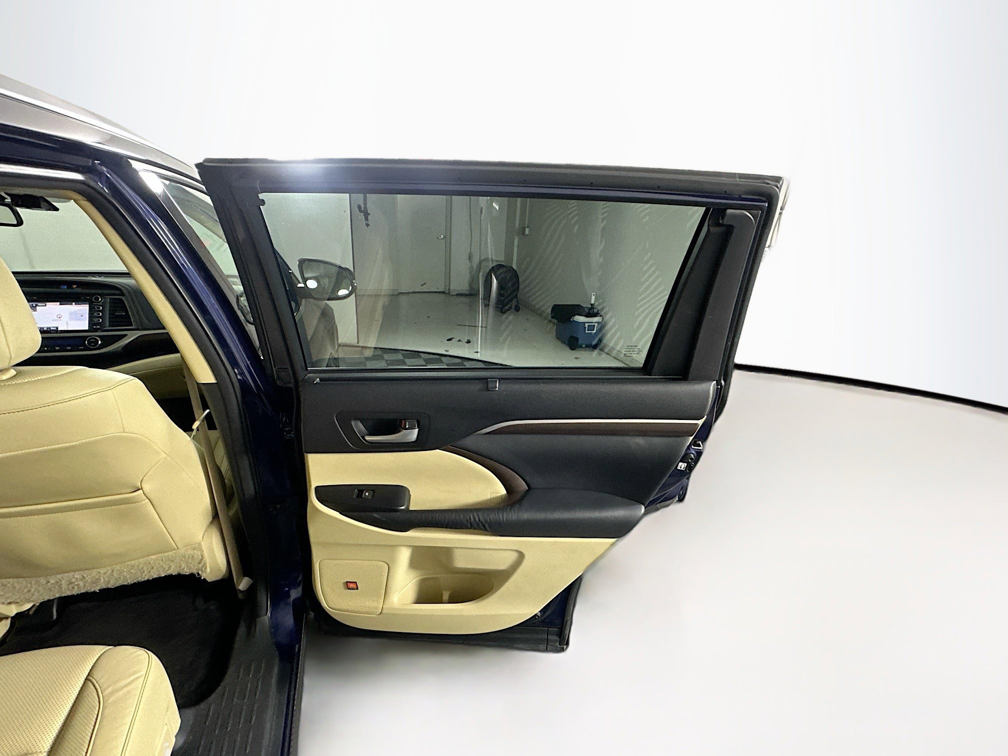 Used 2015 Toyota Highlander Limited Platinum image 33