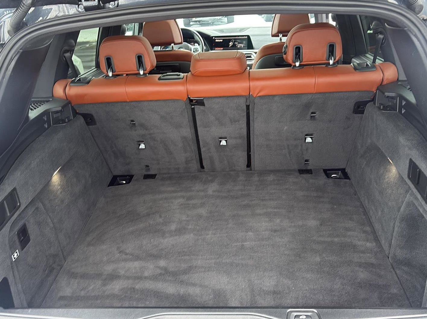 Used 2021 BMW X5 M50i w/ Executive Package image 26