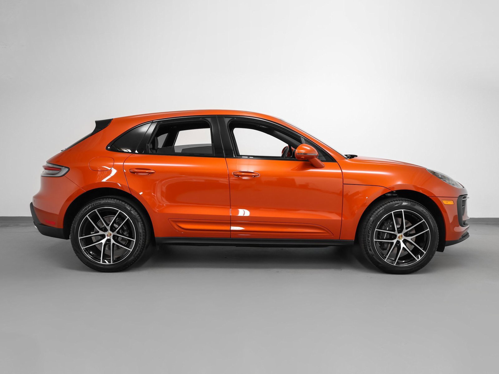 Certified 2025 Porsche Macan image 13