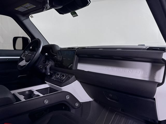 Certified 2025 Land Rover Defender 110 S AWD/4WD image 31