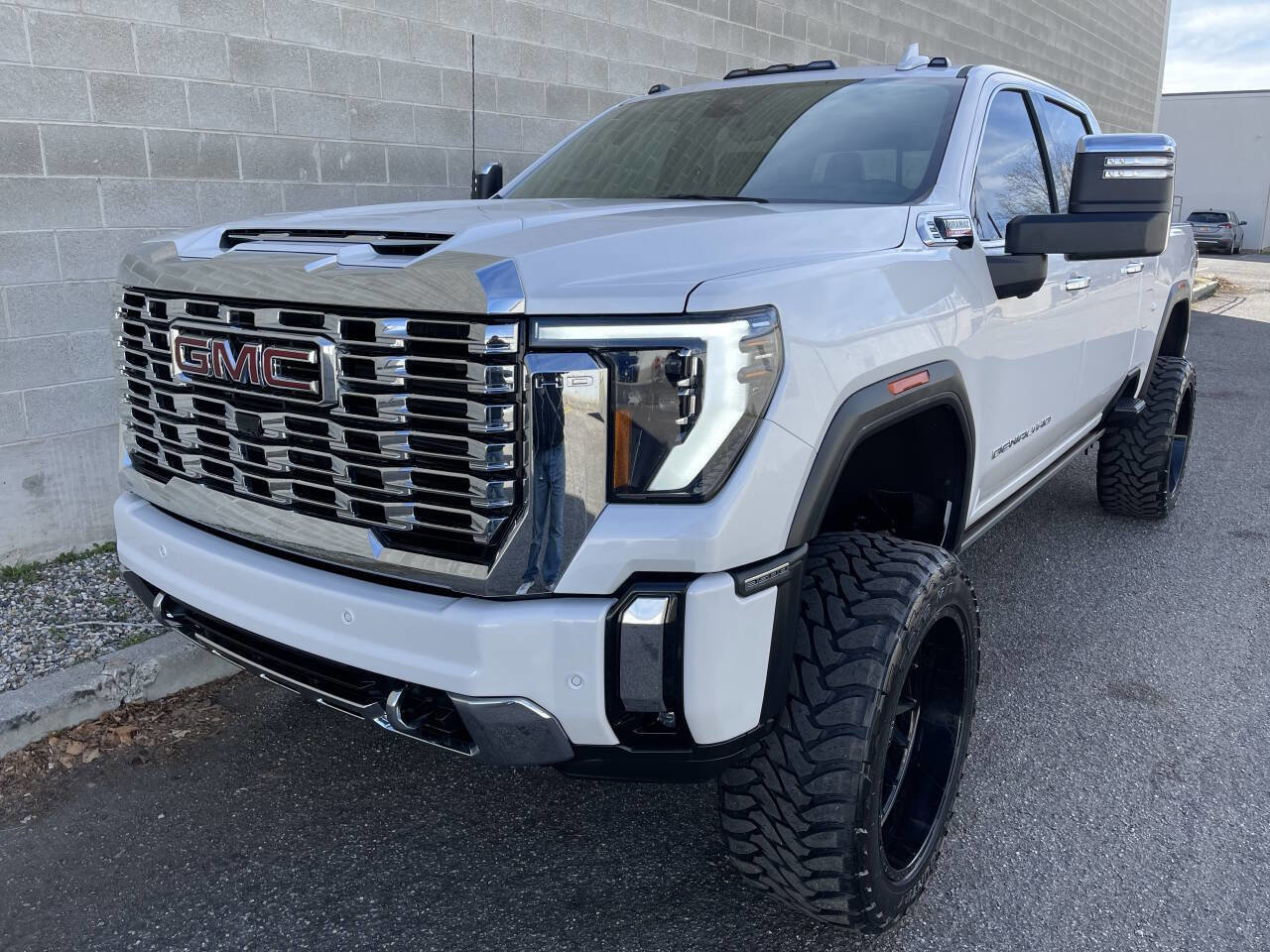 Used 2024 GMC Sierra 3500 Denali w/ Technology Package AWD/4WD image 23