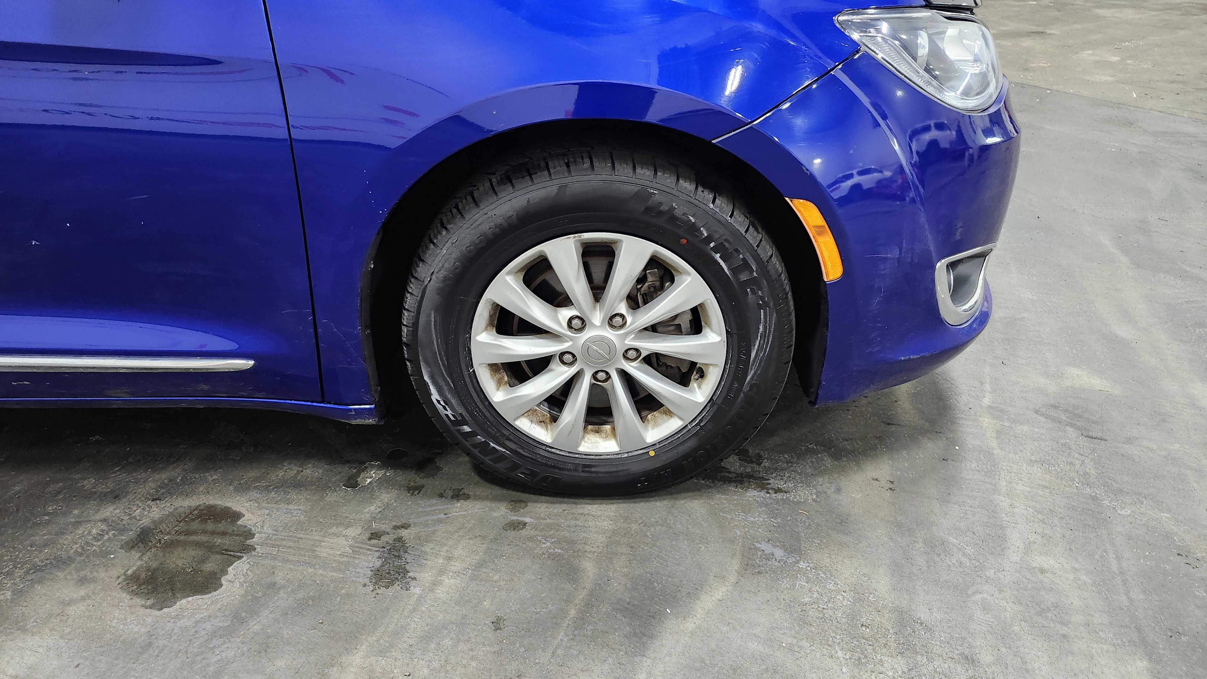 Used 2018 Chrysler Pacifica Touring-L image 10