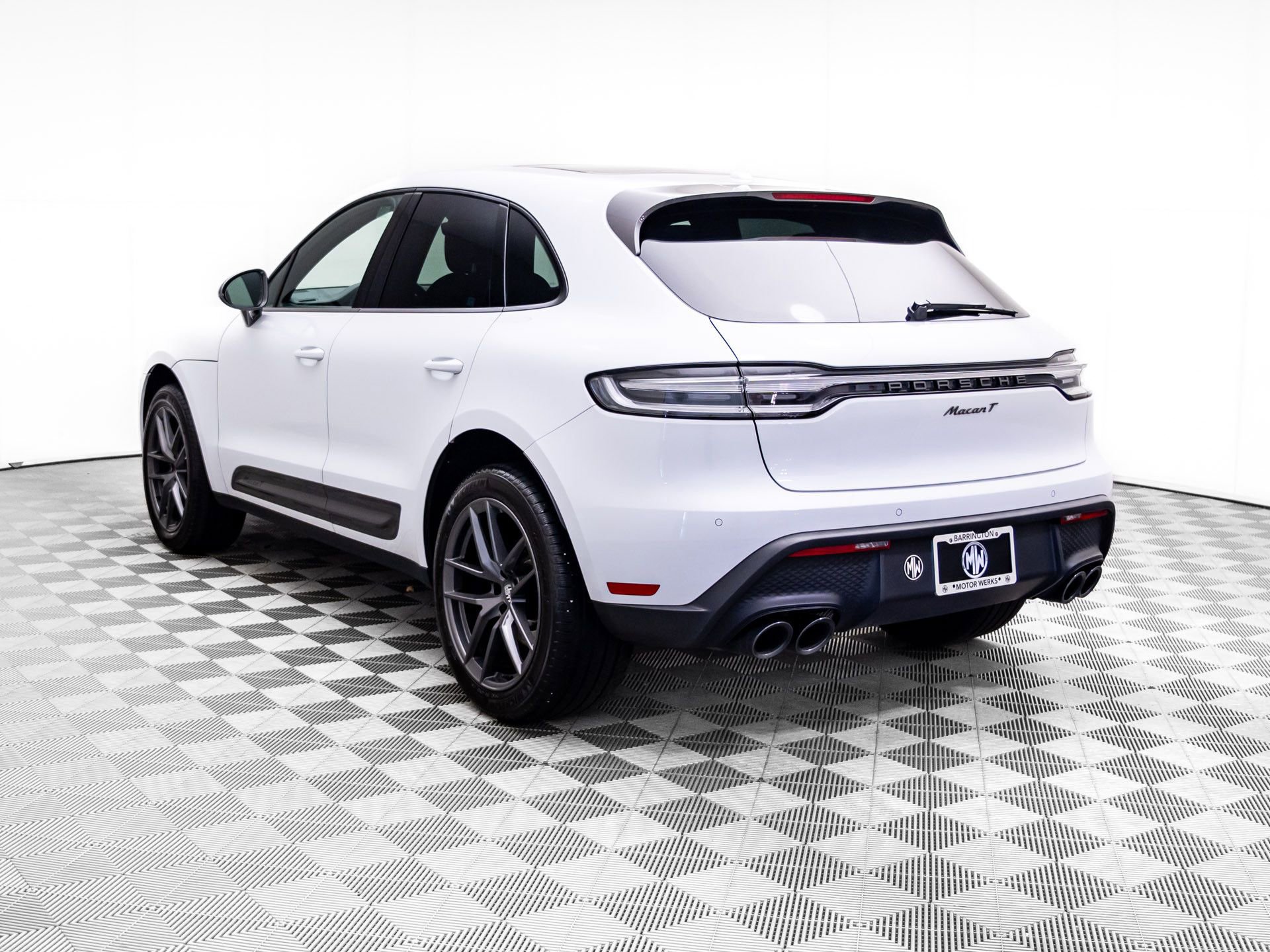 Certified 2023 Porsche Macan Turbo image 3