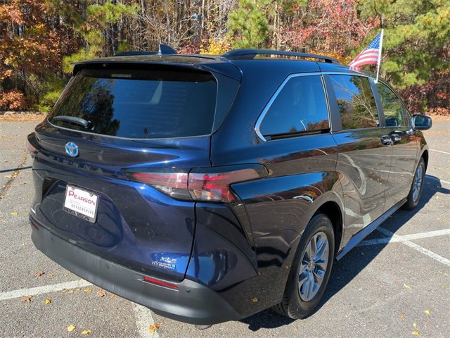 Used 2024 Toyota Sienna XLE image 4