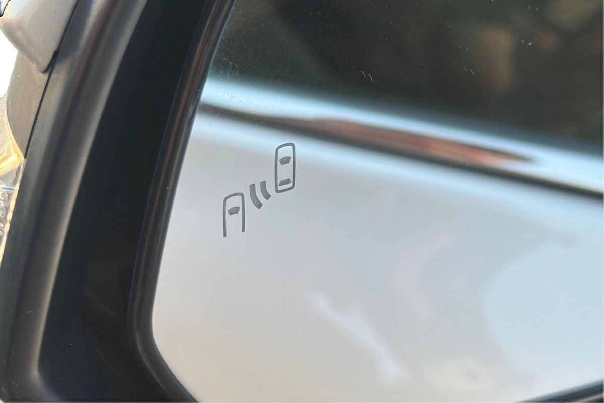 Used 2021 Toyota Venza LE AWD/4WD image 26