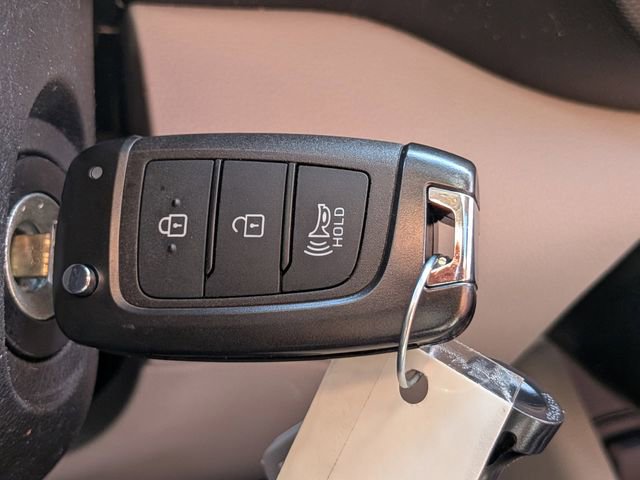 Used 2023 Hyundai Venue SEL image 30