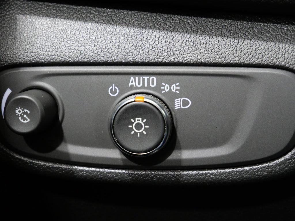 Used 2025 Chevrolet TrailBlazer LT FWD image 14