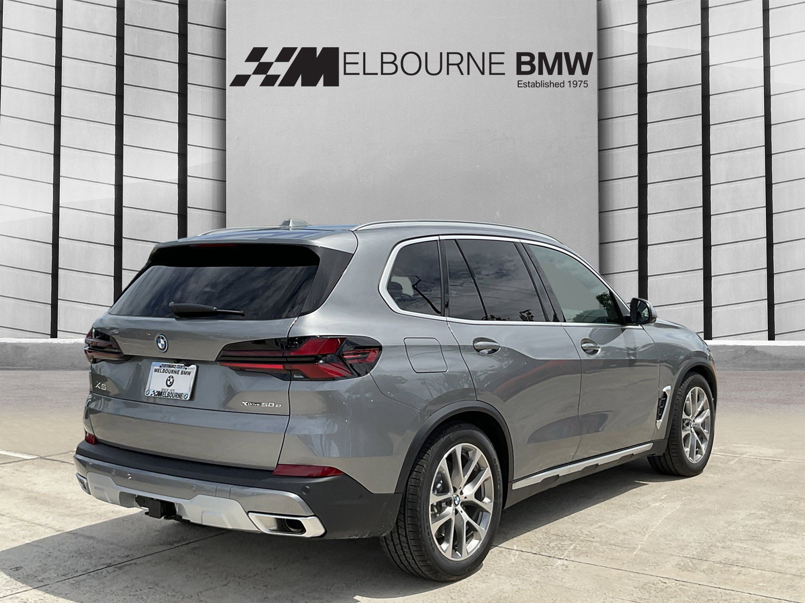 New 2026 BMW X5 xDrive50e w/ Premium Package AWD/4WD image 4