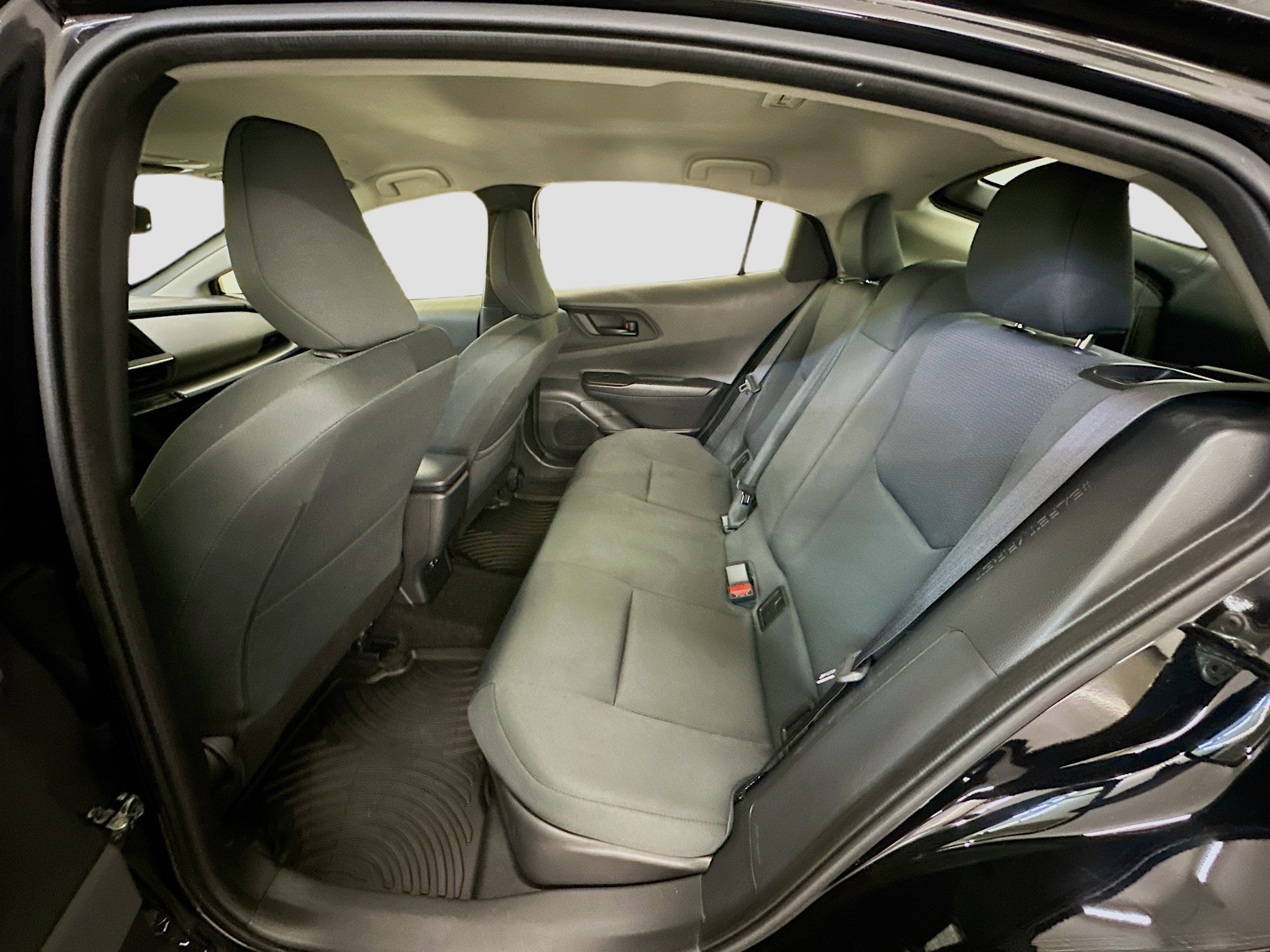 Used 2024 Toyota Prius LE image 29