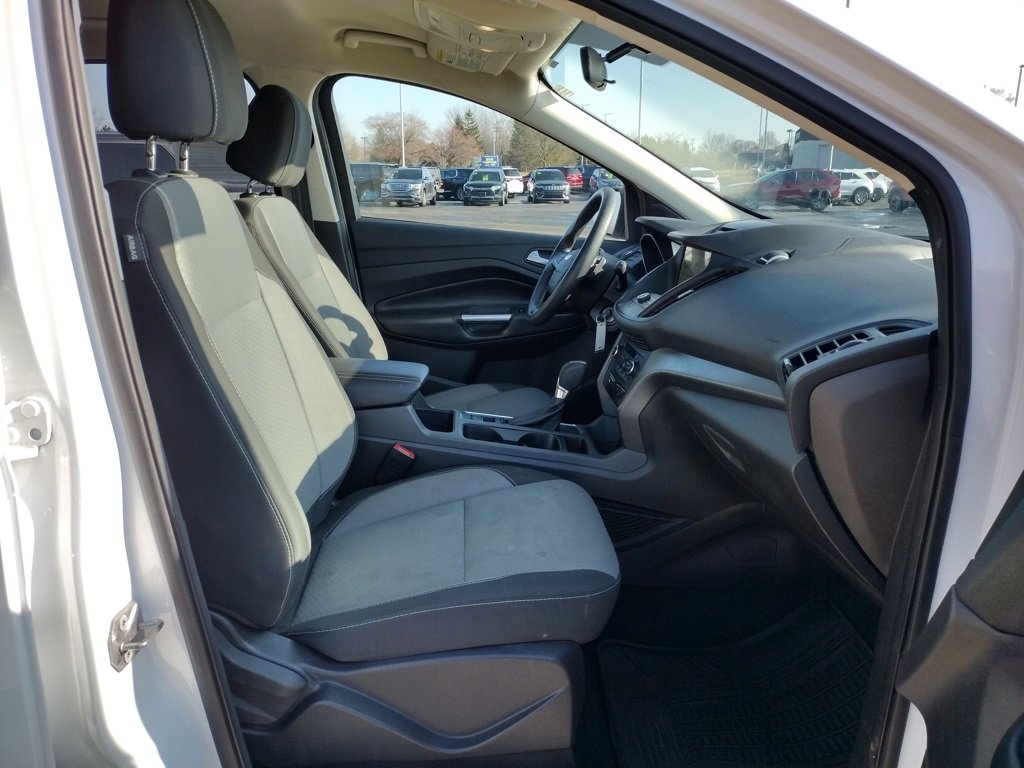 Used 2017 Ford Escape SE w/ Equipment Group 201A image 11