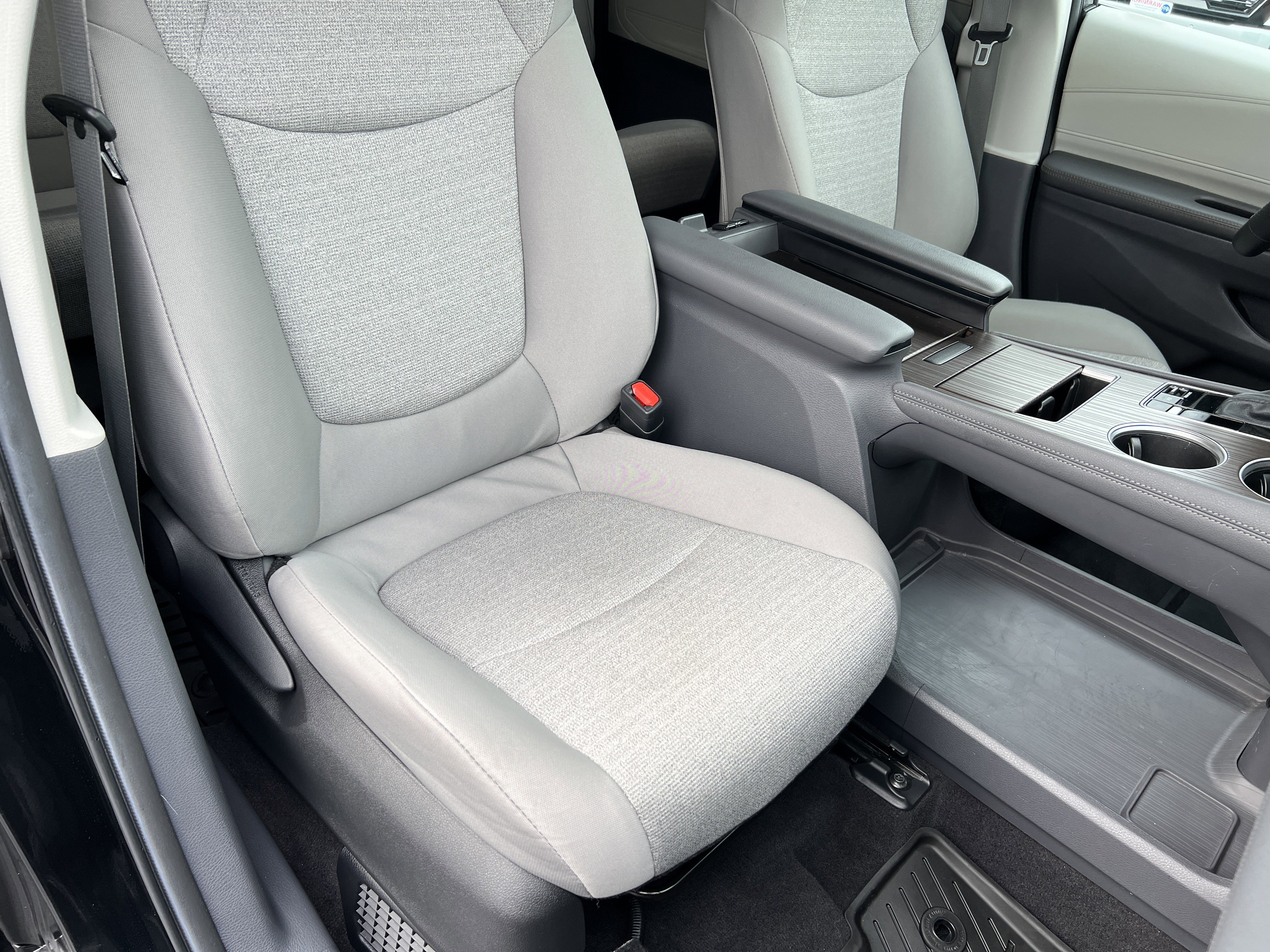 Used 2024 Toyota Sienna LE image 20