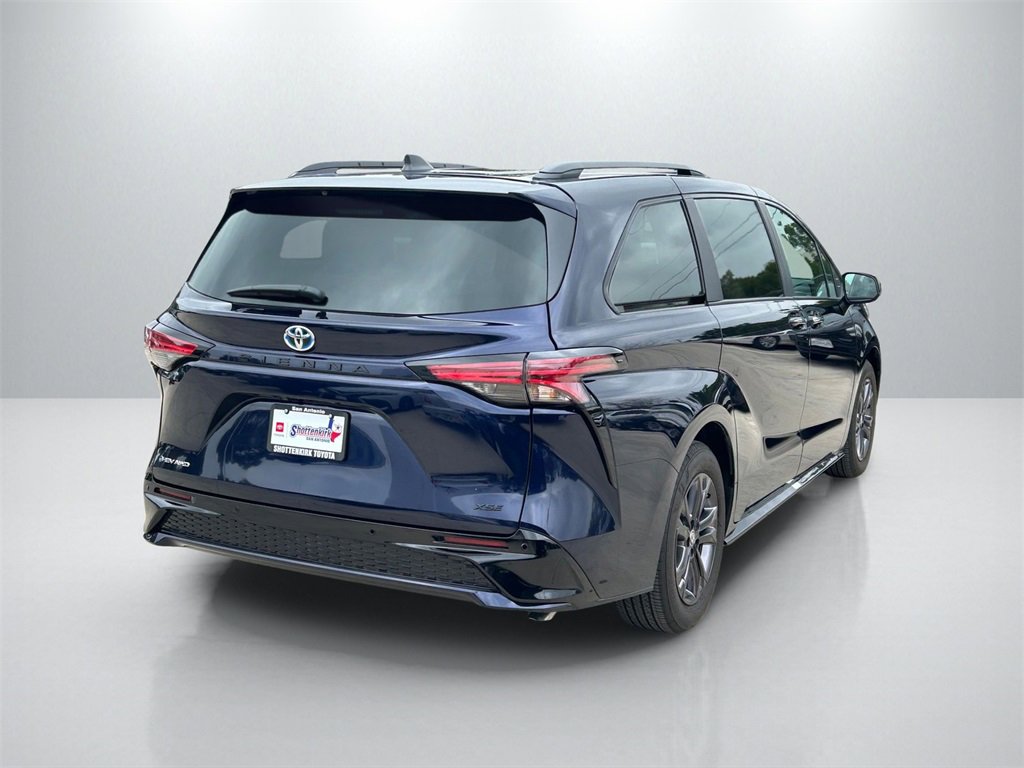 Used 2025 Toyota Sienna XSE image 5
