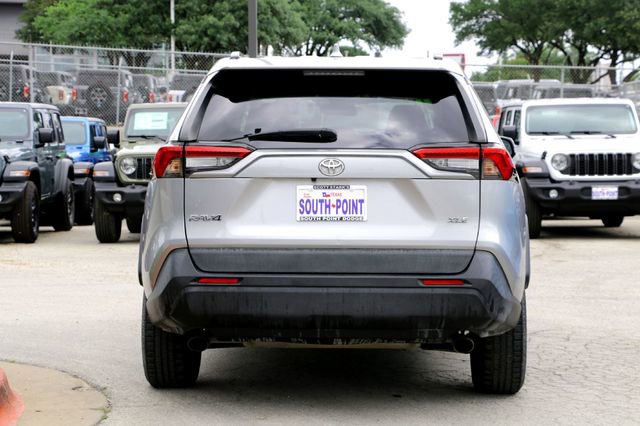 Used 2021 Toyota RAV4 XLE w/ Convenience Package FWD image 6