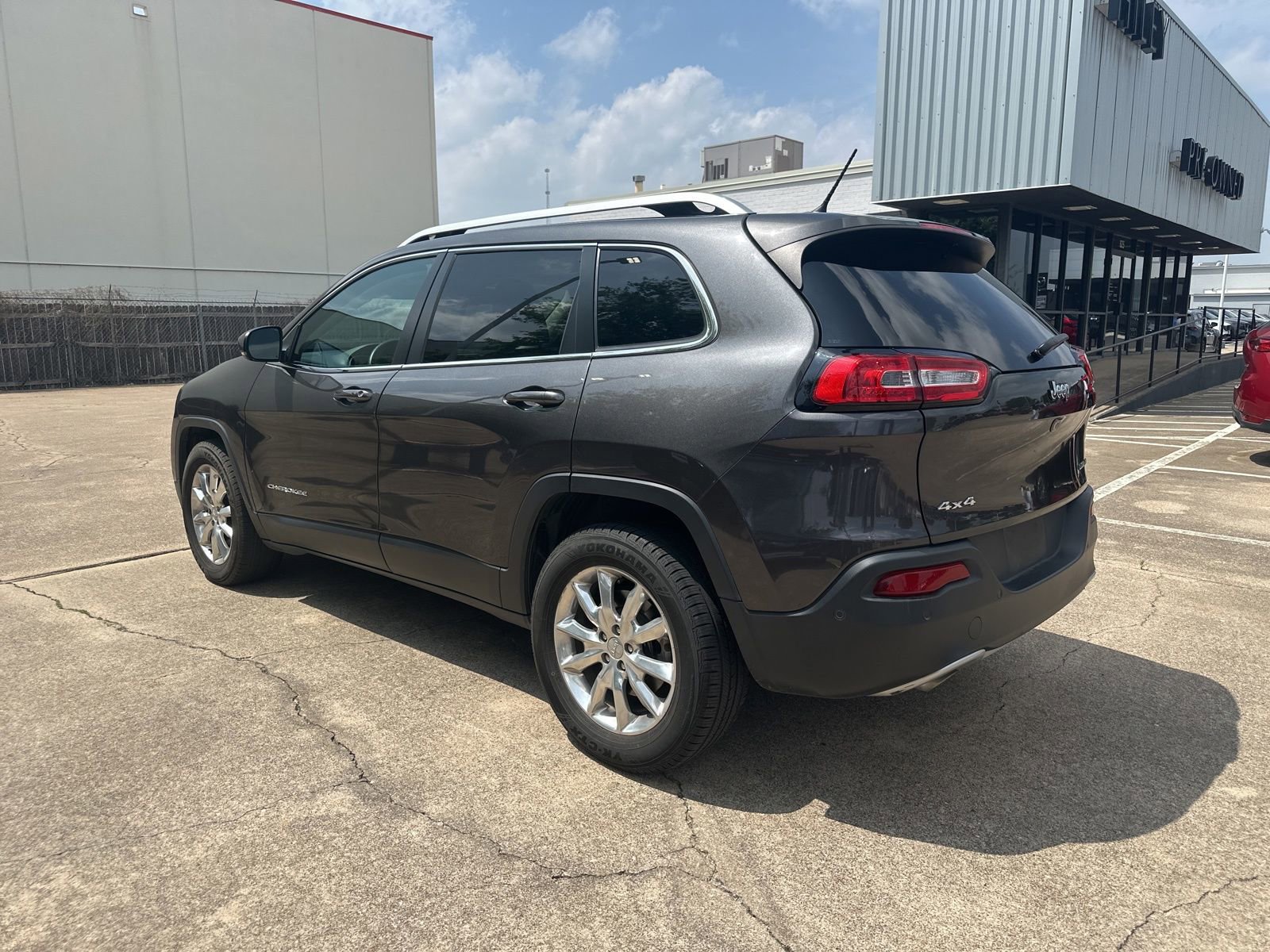 Used 2014 Jeep Cherokee Limited w/ Technology Group AWD/4WD image 3