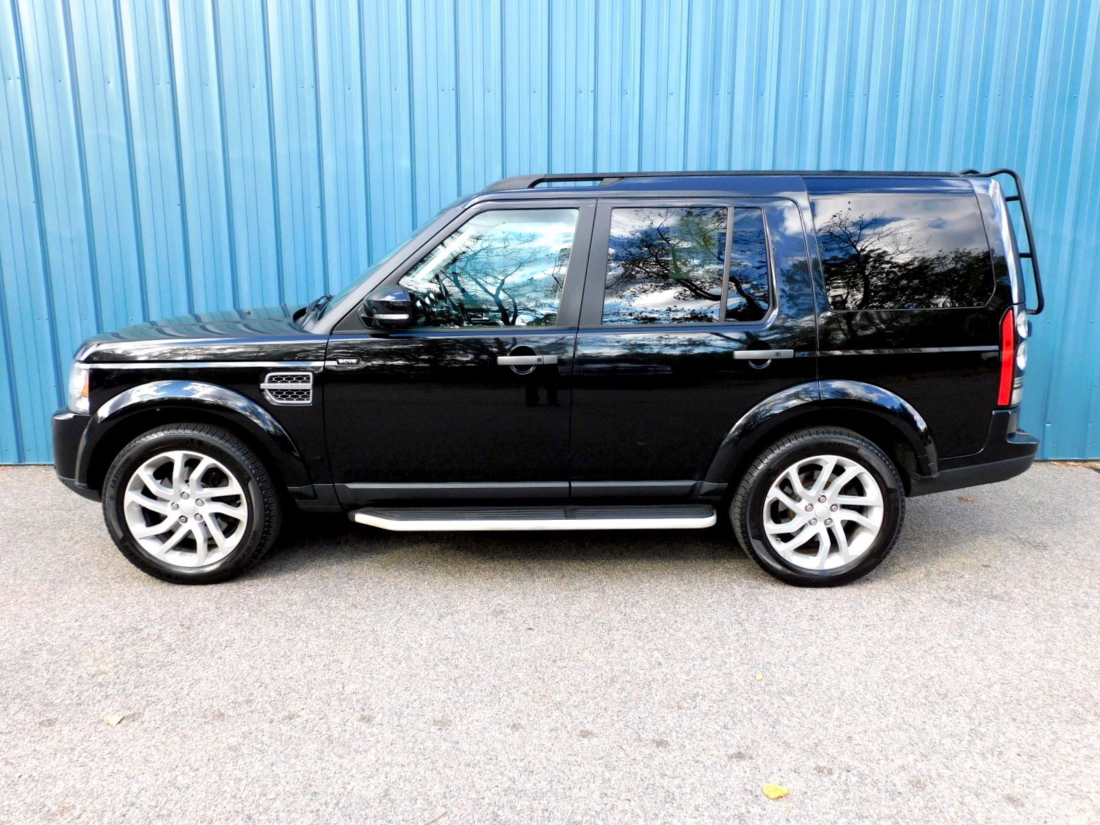 Used 2016 Land Rover LR4 HSE Silver Edition image 2