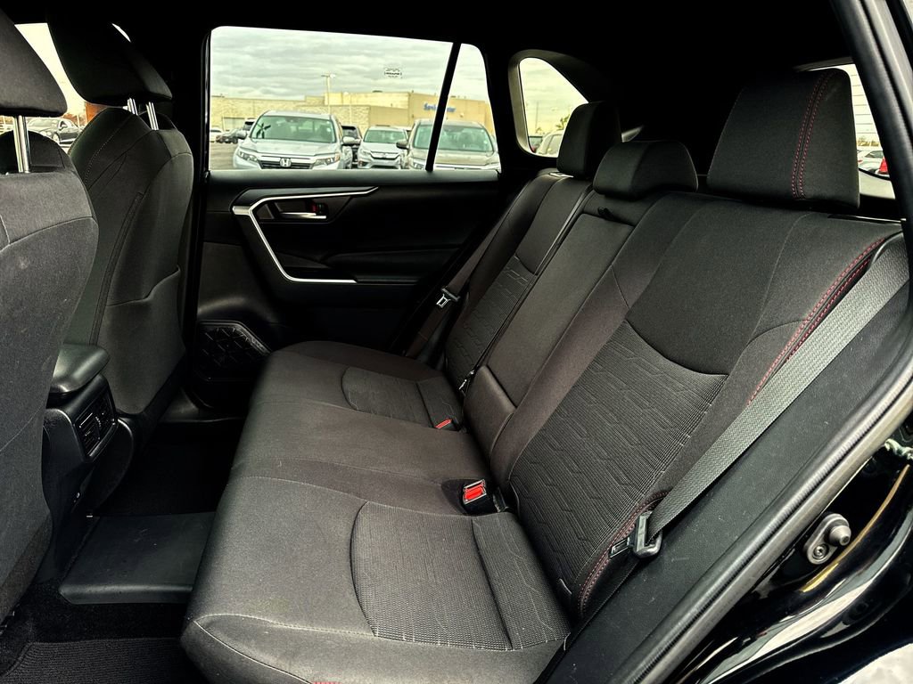 Used 2022 Toyota RAV4 SE image 21