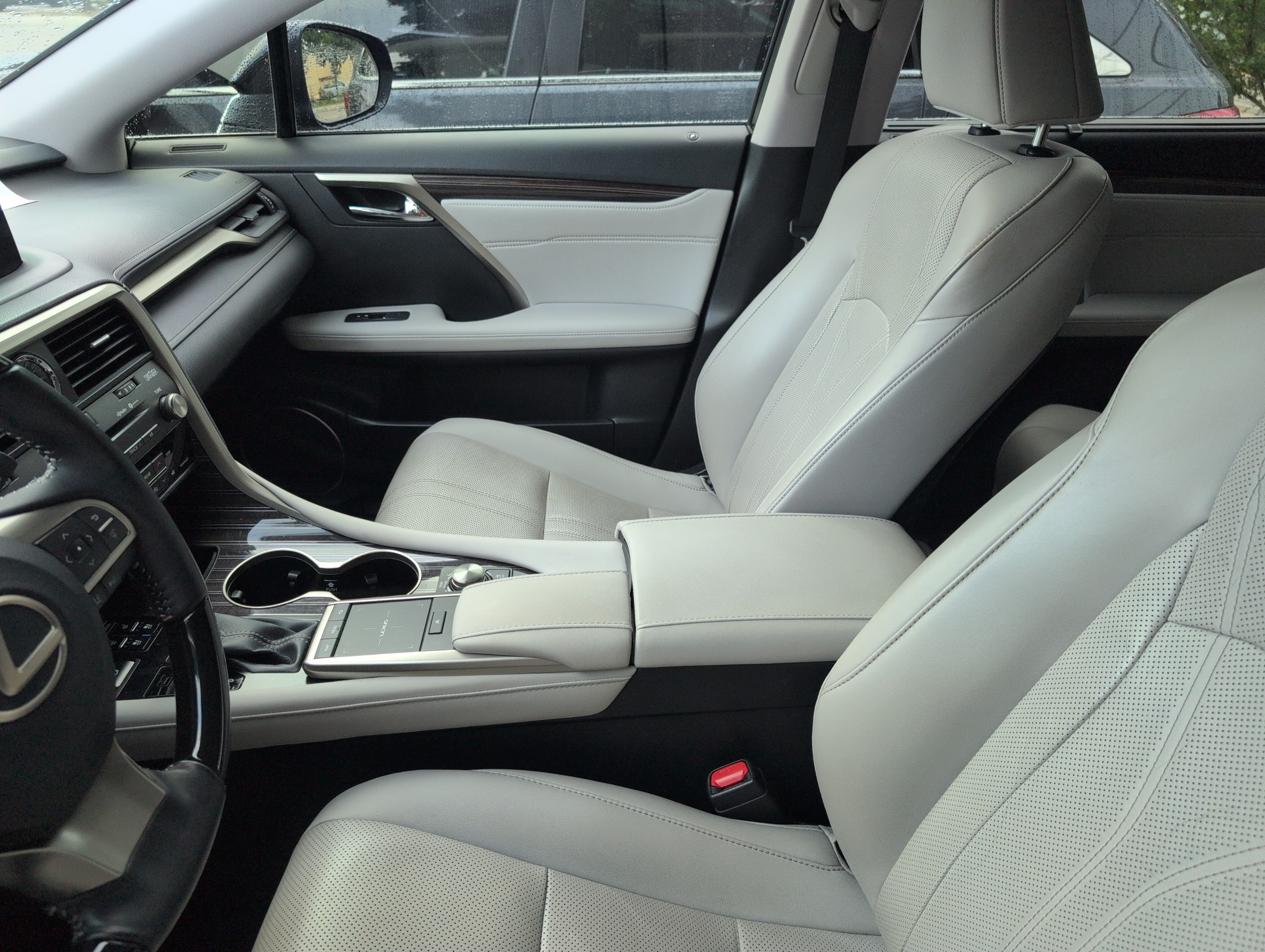 Used 2020 Lexus RX 350L Luxury w/ Accessory Package FWD image 7