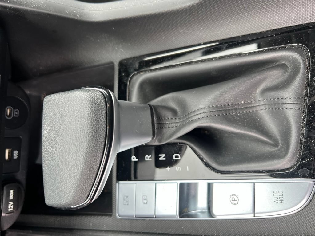 Used 2024 Hyundai Elantra Blue FWD image 2